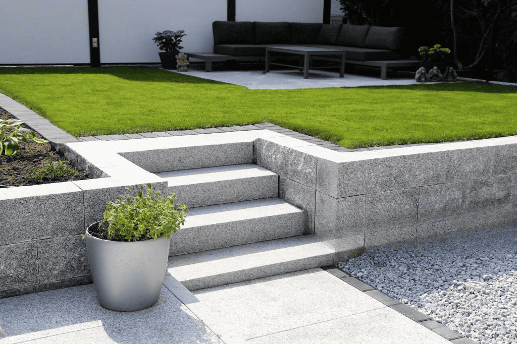Granite Steps and Retaining Wall for Landscape Design